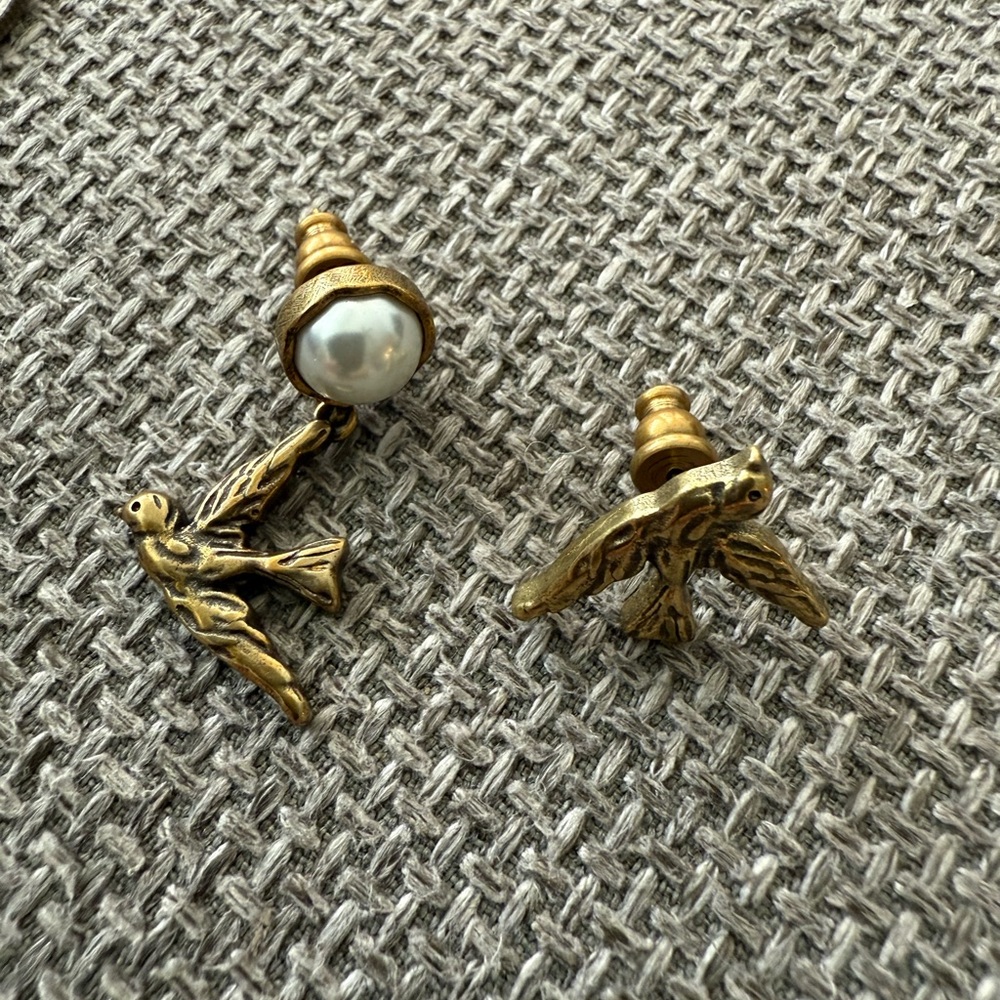 Dior bird Gold and White Pearl Stud Earrings - Picture 8 of 8